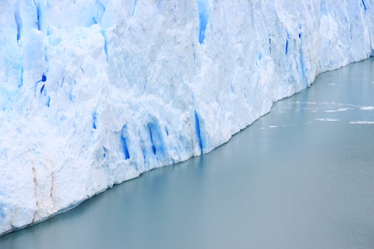 Arctic Domes With Sky-Facing Beds and Ice Walls