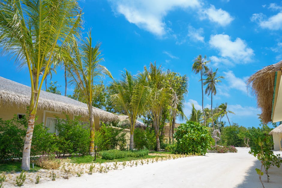 Hawaii Beachfront Bungalows With Firelight Roofs