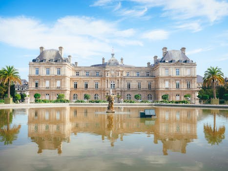 Paris Mansions With Velvet Walls and Candle Gardens