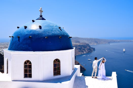 Santorini Villas With Cliff Domes and Infinity Benches